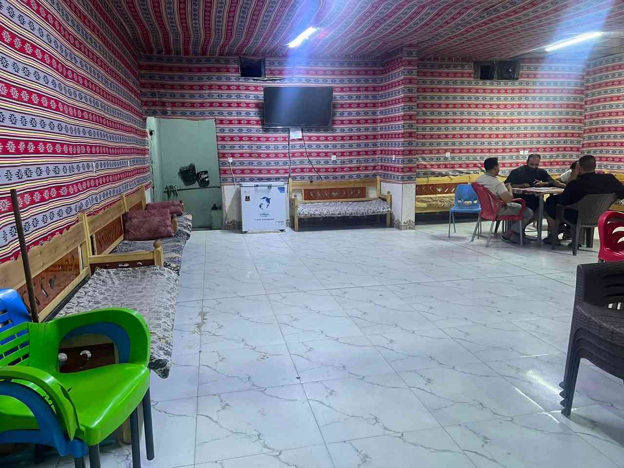 سلام عليكم غراض كوفي للبيع
بلازمه عدد 1حجمً55
مجمده حجم 9قدم 
قنفات عدد 10
كراسي عدد 27
ميز دومنه عدد 8
نراكيل عدد 10طه سل ستيل إصدار 25/26
قنينه غاز عدد 1
نراكيل خشب عدد 10
للاستفسار رقم الهاتف ***********
