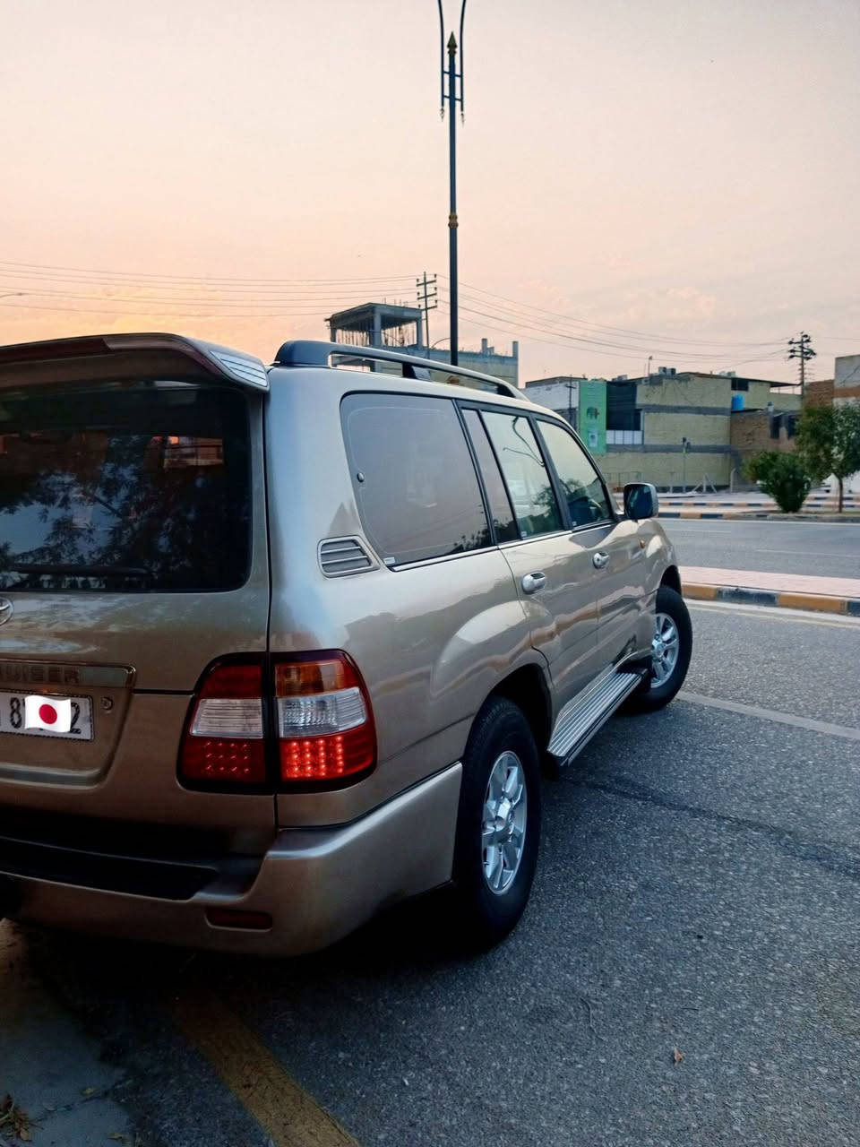 سلام عليكم لاندكروزر للبيع موديل 2003 فول مواصفات تخم تاير جديد تبريد كهربائيات كله شغال فتحه شاشه كامره ثلاث قطع تبريد 7 راكب ثلاجه كير اوتوماتيك مكينه 6 سلندر فور ويل دفع رباعي شغال سياره جديده مكفولة من الضربه صبغ جماليه سعر 150 وبيها مجال رقم الاستفسار ***********  رقم بغداد انجليزي باسمي

