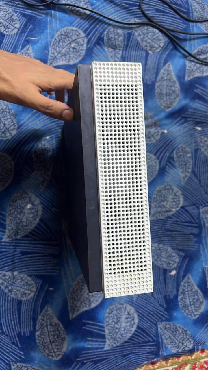 Xbox one s 
1TB 
جهاز مكفول كامل ملحقات 
مع الجهاز شاشة بلازمه قياس 24 فول HD
العنوان 
الناصرية حي اور شارع السبيس 
***********
