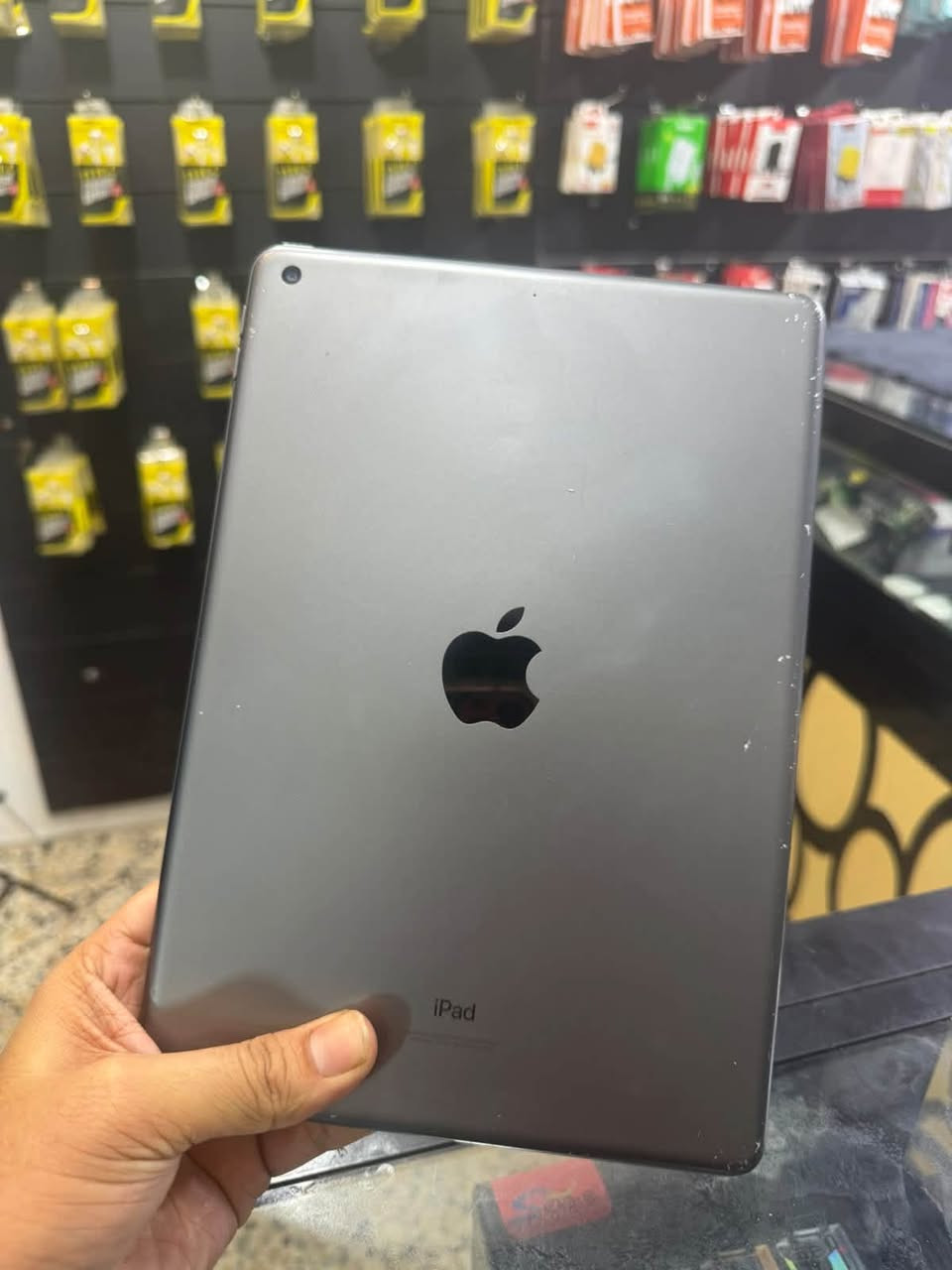 ايباد 9 للبيع فقط 
 
الجهاز مبدل فقط گلاسه ركز مو شاشه بس گلاسه 

ذاكره ٦٤ ✅ 

وياه شاحنته ✅ 

مكاني بغداد جسر ديالى القديم 📍 

السعر خاص او اتصال *********** 
 
توصيل داخل بغداد فقط

نص مكتوب في الصور:
- ٨:٥٩ ص الثلاثاء ١٥ سبتمبر
- بحث
- حساب Apple
- سجل الدخول للوصول إلى بيانات
- معالج App Store و iCloud و خدمات
- Apple والمزيد.
- إنهاء إعداد iPad
- نمط الطيران
- Wi-Fi غير متصل
- Bluetooth مشغل
- البطارية
- عام
- تسهيلات الاستخدام
- البحث
- الشاشة الرئيسية
- ومكتبة التطبيقات
- الكاميرا
- تعدد المهام والإيماءات
- خلفية الشاشة
- شاشة العرض والإضاءة
- قلم Apple
- حول
- iPad
- 26.6
- iPad (الجيل التاسع)
- MK2K3LL/A
- QHFN7LJ4D6
- الاسم
- إصدار iPadOS
- اسم الطراز
- رقم الطراز
- الرقم التسلسلي
- الأغاني
- الفيديوهات
- الصور
- السعة ٦٤ غ.ب.
- متوفرة ٤٧,١٤ غ.ب.
- 44:1B:88:B7:F2:23
- عنوان Wi-Fi
- 44:1B:88:B3:C9:9A
- Bluetooth
- SEID
- إعدادات ثقة الشهادة