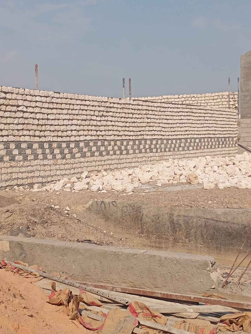 بنه حجر جاهز للعمل
اسعار مناسبة
اتصل ع رقم او راسلني واتساب او خاص 
***********
