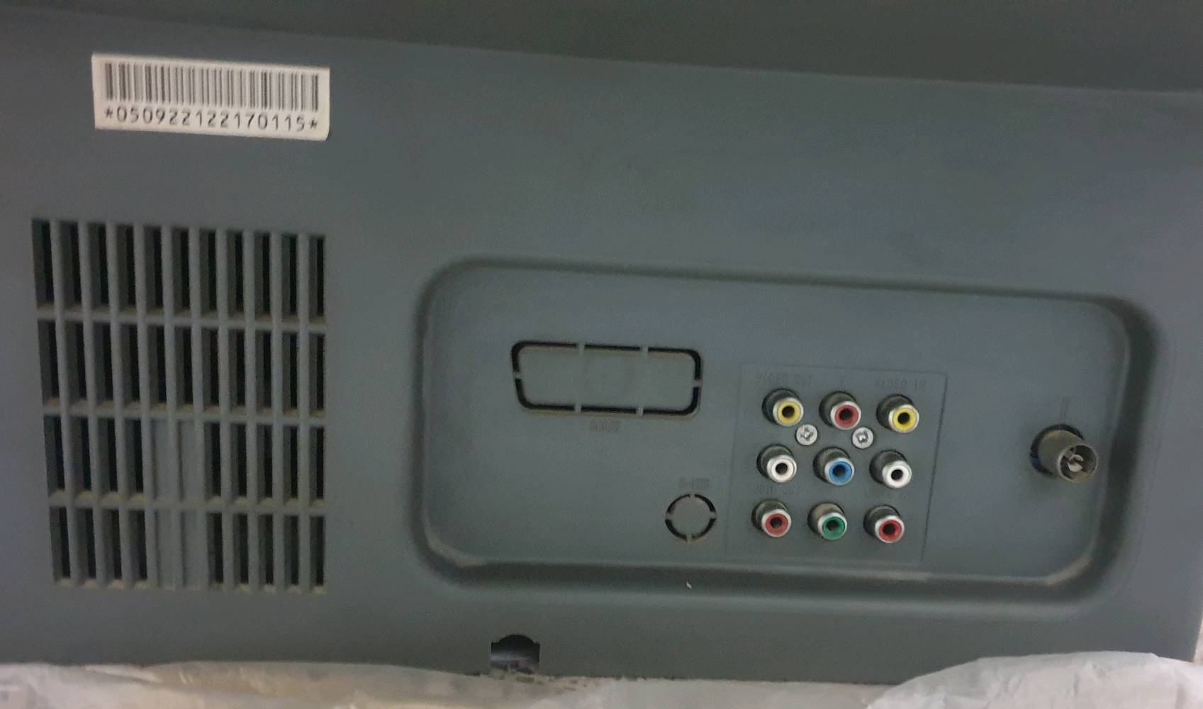 ١-  شاشة للبيع نوع LG أصلية حجم 42 عقدة بدون نت ستلايت داخلي HD شغالة على الفحص رمونت مالتها الاصلي مال الشركة كارتونتها والكتلوكات موجودة نظيفة كلش استخدام قليل مداخلة تصليح ابد شركة .
٢- تلفزيون منظدي للبيع نوع شونك فلات حجم 25 عقدة شغال على الفحص مع ريمونت الاصلي شركة مداخل تصليح ابد بالكارتون . 
للتوصل ***********   .
مكاني بغداد الطالبية.