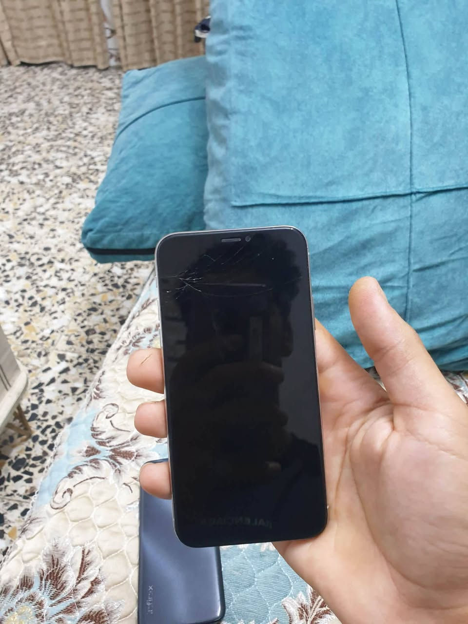 السلام عليكم ايفون اكس عادي ذاكره 64 نضيف نبدل بطاريه وشاشه وشاشه هسة بيهة كسر مثل ماواضح عدكم مابي شي ايكلود شغال كامرته حلوه كله كامل سعره 125 

جهاز انفنكس نضيف كلشي شغال مابي اي شي كامراته امامي وخلفي شوفت عندكم سعره 60 
مكاني بغداد المشتل 
*********** واتساب
*********** اتصال
