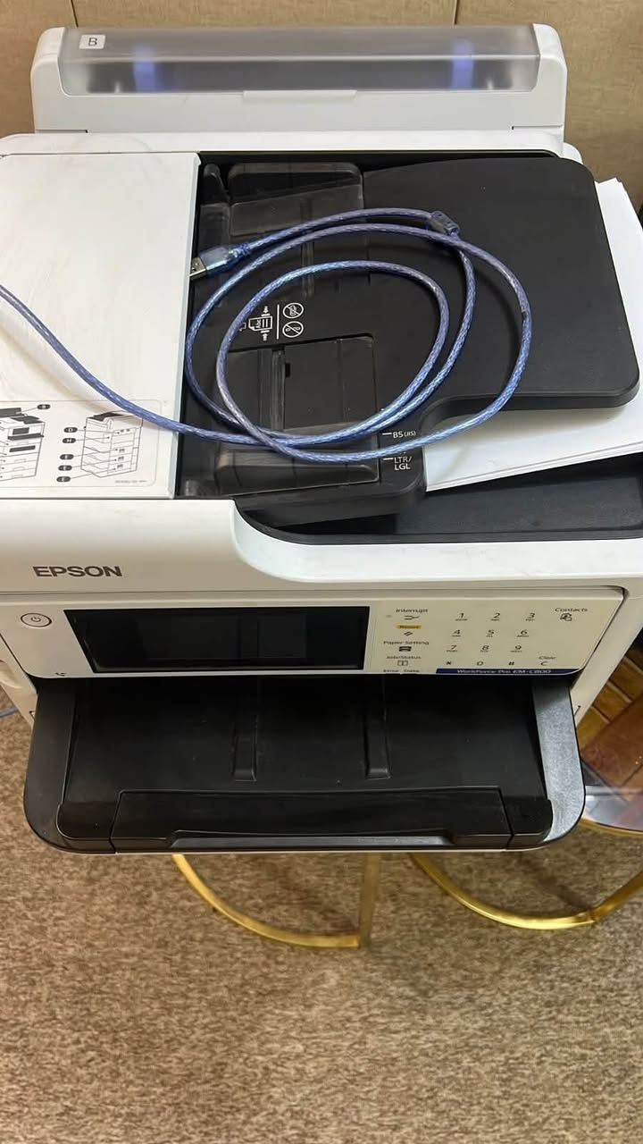 طابعة إبسون EM-C800 • متعدد الوظائف • نظيفة