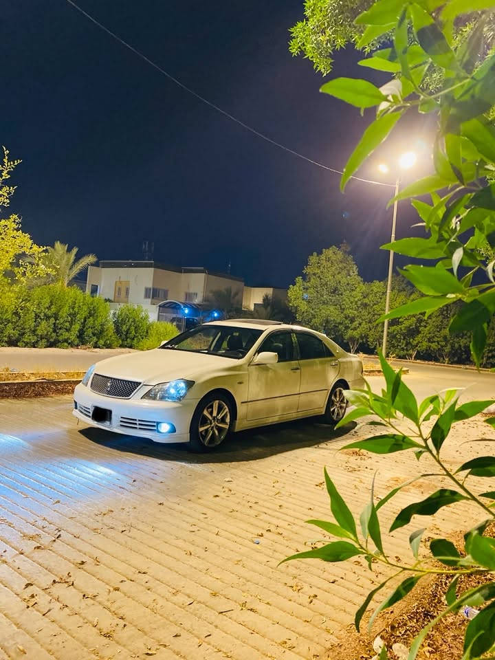 للبيع شاهينه 2005 اثلت داخل اسود شاصي ٨٢
مواصفات ٣ ددكم فتحه بصمات 
داخل اسود لايت ابوعيون كشنات كهرباء 
ستيرن كهرباء كشنات تدفئه زنون لايت عالي
ويل دكنه باتري جديد كشر خير من الله حداديه
وكير ومحرك خير من الله تبريد كله شغال السياره
تجي وتشوف رقم بغداد مبايعات دوله وكاله 
مكاني نجف واتساب *********** ***********
السعر ١١٥ اتصل وبيك خير ودلل
