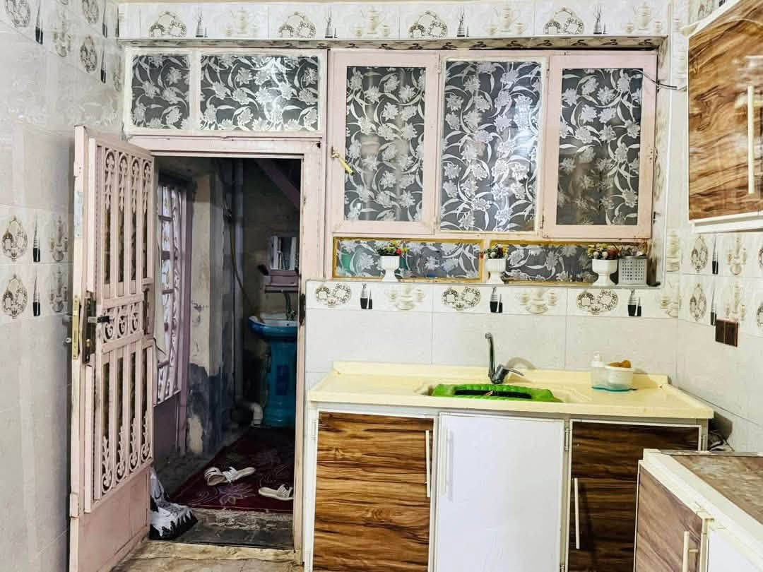 السلام عليكم بيت دولان ب حي الوحده مقابيل المركز حي الوحده مجاور روضه البيارق مساحه ب الطابو ١٠٠ بناء صافي ٩٥ 
وسعر مناسب جدا  
هذا رقمي وبي واتساب 
***********
