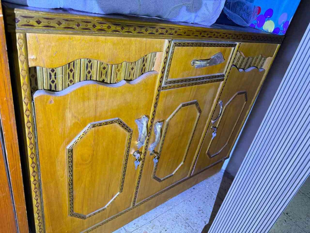 السلام عليكم للبيع 

كنتور 4 بيبان  صاج 
بوفية متر و20 سم 3 ابواب 
اوفن جديد شغال 3 صواني 
ميز بلازمة جام ثقيل 
السعر 225 الف 
وبيهن مجال للطيبين العنوان الدورة ابو دشير 
الاستفسار ***********
