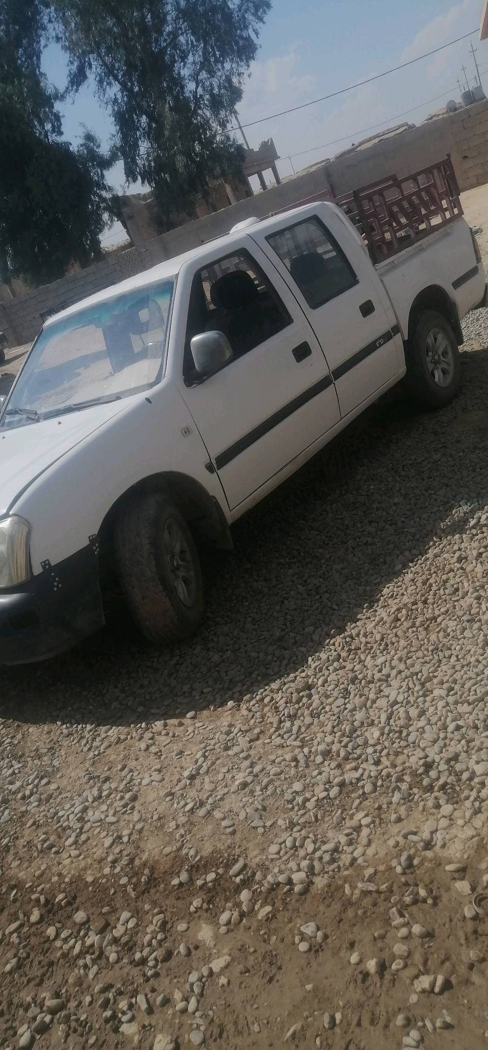 
شنو نوع وموديل البيكب بالضبط؟ وإذا تعرف سنة الصنع وكمية المحرك اذكرها.: 
كنو ٢٠٠٥ صيني
منو مكان السيارة بالضبط حتى المشترين يعرفون وين يراجعون؟: 
مخمور ناحية القراج 
هل عليها أي ملاحظات فحص مثل دهن، حوادث، لحام، أو شغل مطلوب؟: 
كلو شرط
شنو وضع المكينة والكير؟ وهل الممشى التقريبي شكد؟: 
كير محرك شرط 
السعر شكد نهائي؟ وهل هو قابل للتفاوض لو لا؟: 
٢٤