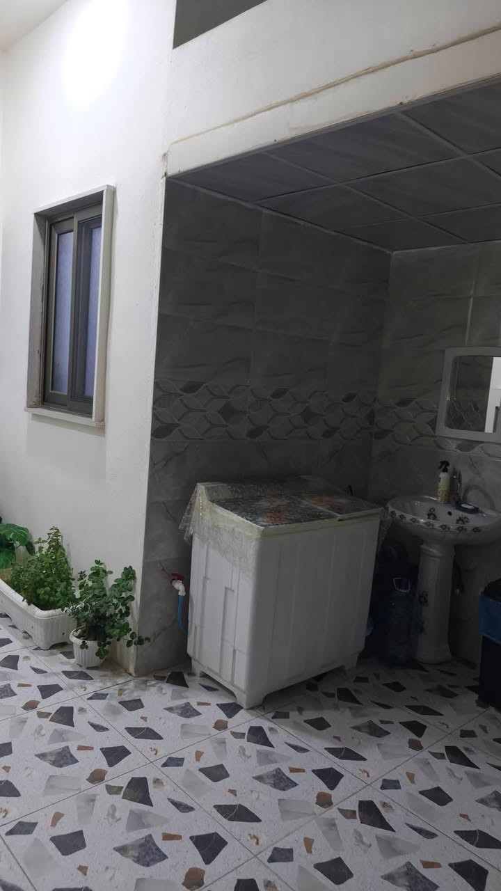 السلام عليكم ورحمة الله وبركاته عقار للبيع كركوك منطقة بريادي الجديدة مساحة العقار 105م مطلوب صندوق اسكان البناء حديث سنة 2024 رقم صاحب العقار *********** متواجد واتساب واسيا
