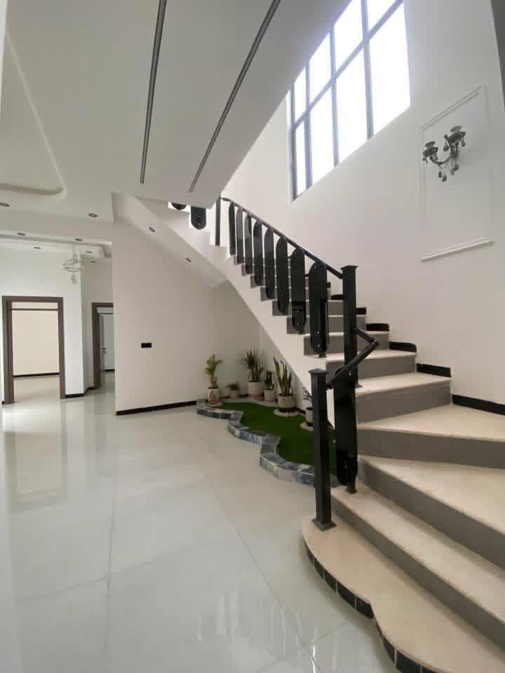 السلام عليكم السعر(245مليون فقط💰)دار للبيع🏠بمحافظه صلاح الدين تكريت الديوم بمركز المدينه📍
مساحته الكليه 300متر الوجه 10متر النزال 30متر☑️
موقعه جداً مميز على شارع 30م وعلى حديقه عامه🏕️
قريب جداً من محطه قطار تكريت صدته على كركوك📍
غرف نوم 5 واستقبال واسعه ومطبخ حار وبارد⛲️☑️
صالتين فوك وجوا بالأضافه كراج وحديقه🏕️ومناور✔️
مجموعه 3 صحيه الدار شغل جناي درجه أولى🏗️
الواجهيه حجر حلان السقف سحب مغربي بالكامل☑️
السطح شتايكر نظام غاز دفن وتأسيس كامرات✔️
طابو ملك صرف تحويل مباشر بأسم المشتري✍🏾
سعره مناسب بالنسبه لموقعه وبي مجال للشراي✍🏾
للأستفسار أكثر عن الدار مراسله الواتساب حصراً 📲
أو الأتصال مباشر وحياكم الله ***********📞
