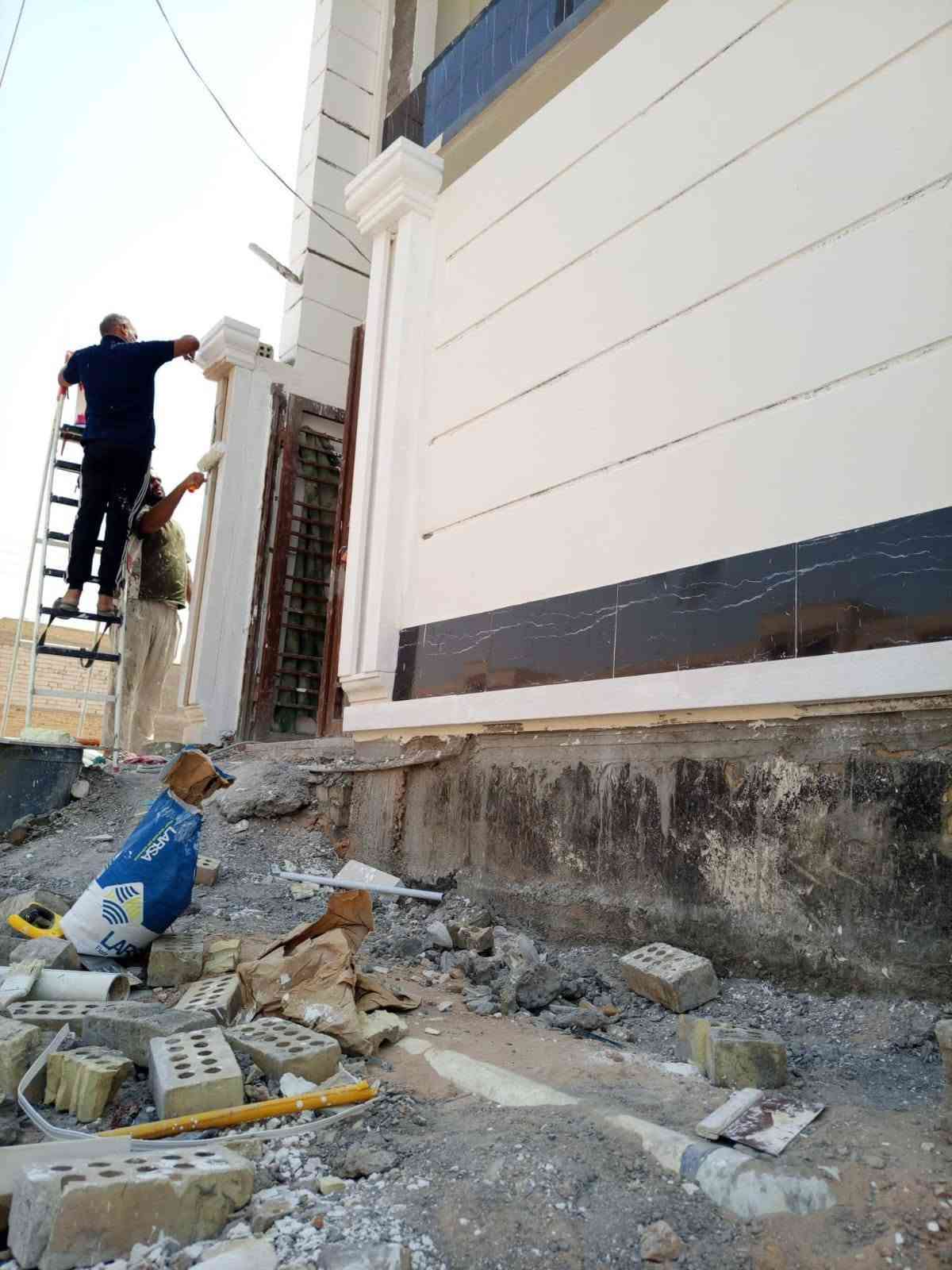 *المقاولات العامة لكافة أعمال البناء 🏚️🏗️*
*بإشراف المقاول والمنفذ: أكرم العارضي*

*نتميز بـ:*
- *مصداقية بالعمل*
- *شغل نظيف ووزن هندسي*
- *التزام تام بالمواعيد*

*نقوم بتنفيذ كافة الأعمال:*
1. *البناء* - طابوق، بلوك، هياكل
2. *اللبخ* - جدران داخلية وخارجية بوزن
3. *الأرضيات* - تنظيف، تصفير، تسوية
4. *الصبغ* - واجهات وداخلي بجودة عالية
5. *الكهربائيات* ⚡️🔌 - تأسيس وتشطيب كامل
6. *المجاري* 🚰⛲️ - صحيات وتأسيس
7. *الترميم* - ترميم عام للبيوت والبنايات
8. *التفليش* 🏚️ - هدم وإزالة بأمان

*كافة أعمال البناء بصورة عامة*

*للتواصل والاستفسار:*
📞 *واتساب: ************
المقاول: أكرم العارضي 🪏

---
