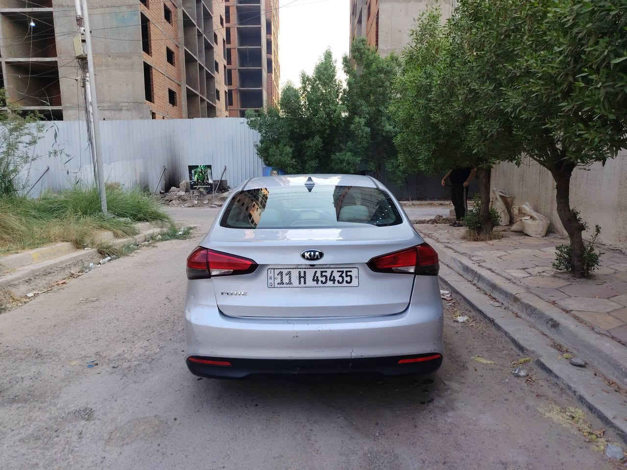 السلام عليكم اخوان للبيع كيا فورتي موديل 2018رقم بغداد دولي تحويل مباشر سنوية جديده للبيع على حادثها الحالي ملاحظه نفس حادث امريكا سابقآ وبيها حالوب بسيط جدآ  السياره شغاله وتمشي تبريد شغال السعر 83ورقه  للاتصال *********** مكانها بغداد

