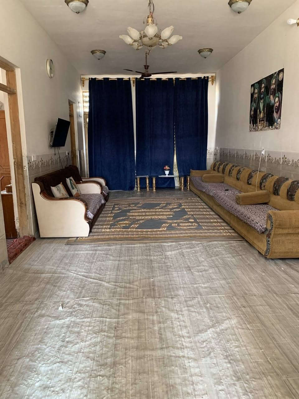 دونم ٢٥٠٠ متر سند ٢٥
يحتوي على دار ٢٠٠م الدار مسلح ثلاثه غرف 
نوم ٤×٥ استقبال ١٠×٤ 
مطبخ ٧ب٤هول٤ب١٣
درج  بيتونه
صحيات داخليه وخارجيه
الكاع بيهانخيل عدد ٨
رمان اول موسم يثمر 
عدد تقريبًا ١٥٠ شجره
مسيج 
الدونم نزال ٨٥ م والواجهه تضرع على 
٢٥٠٠ م تاخذ دونم صافي

-عنوان جاي من جسر ماجد قرب معمل الاسفنج 
- للتواصل عل رقم 
***********
