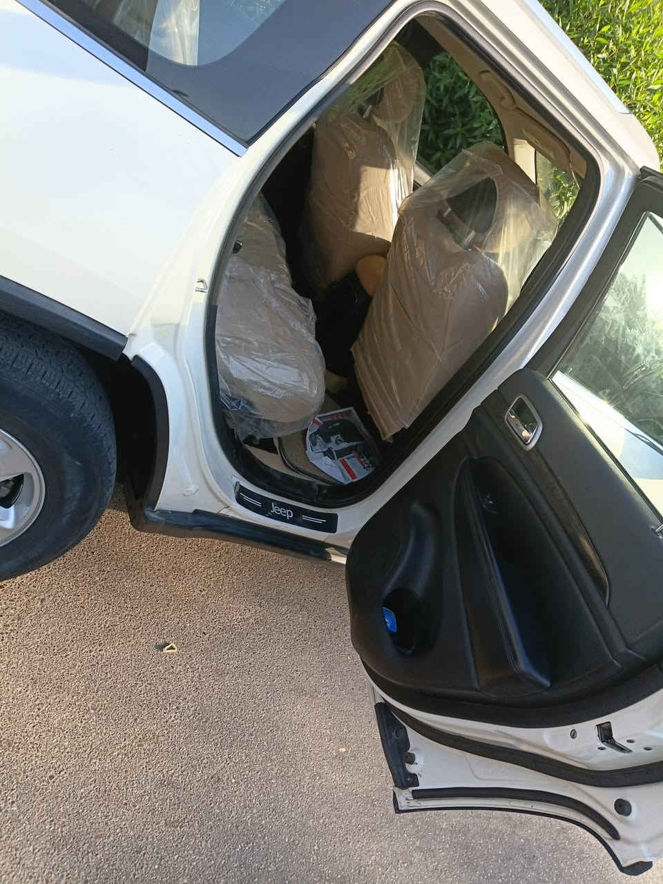 سلام عليكم جيب لاريدو موصفات معروف
سته سلندرمكفول
حدادثه قطعتين صبغ بدون دواخل وارباك
بدون،تبديل
سياره مال جناي 
ماناقصه شي
تدفاه تبريد فول
غرفته كلش جيده
رقمه اربيل بسمي
مكانه بغداد 
***********
