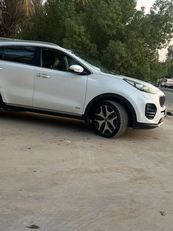 سبورتج موديل 2016
خليجي كفالة عامة 
رقم بغداد سنوية محدثة بأسمي 
فول مواصفات 
مكانها بغداد
السعر ١٧٧ 
***********
