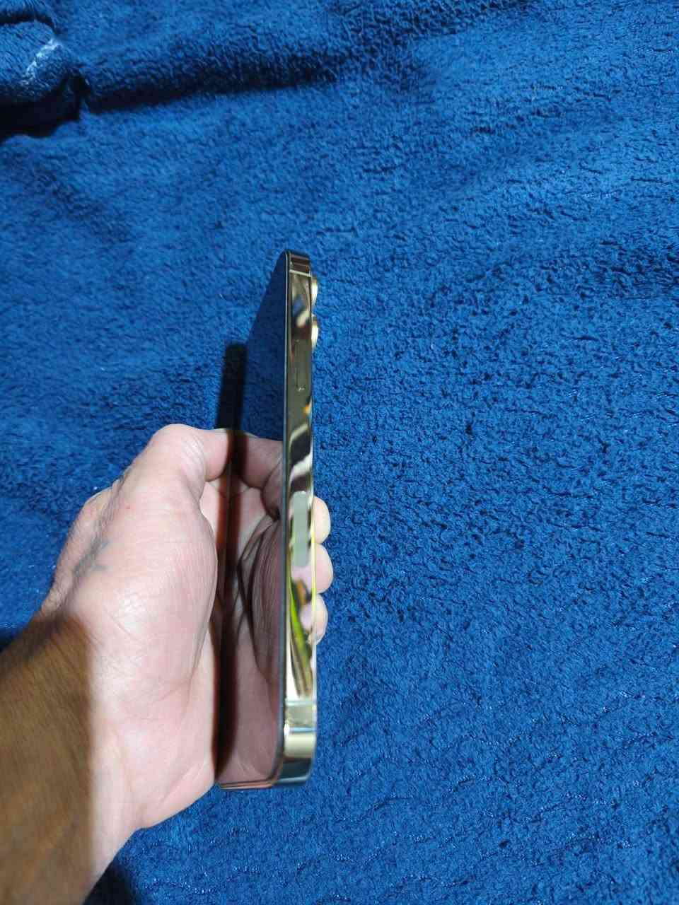 السلام عليكم ايفون 13 برو ماكس لون  ذهبي مساحه 256 بطاريه 83 وتر بروف الجهاز وضع الشركه اي شخط مابي السعر 700 وبي قليل مجال مكان البصره واتساب  ***********
