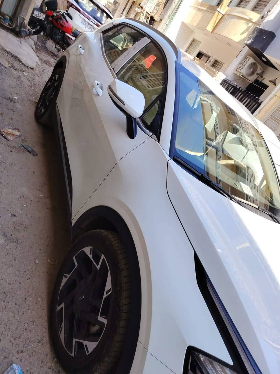 السلام عليكم 
من رخصت الادمن
كيا سبورتج موديل 23 
وارد خليجي 
ماشيه 5.300 زيرو 
نظافة 100 % مكفوله من كل شي محرك 2000
تبريد تدفئ كشن كهرباء حساسات كامرة خلفيه 
للاستفسار واتس اب ***********
مكان بغداد
