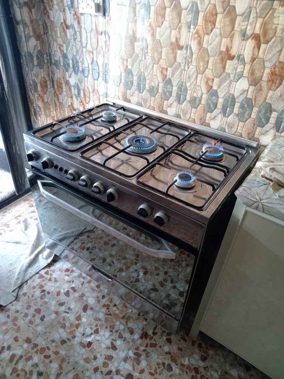 السلام عليكم طباخ مصري فريش خمس مشاعل نضيف جدا تجي تفحص وتاخذ نضافه داخل خارج نار 🔥 افرانكله فول العنوان بابل السعر اتصل عل رقم 📱 ***********
