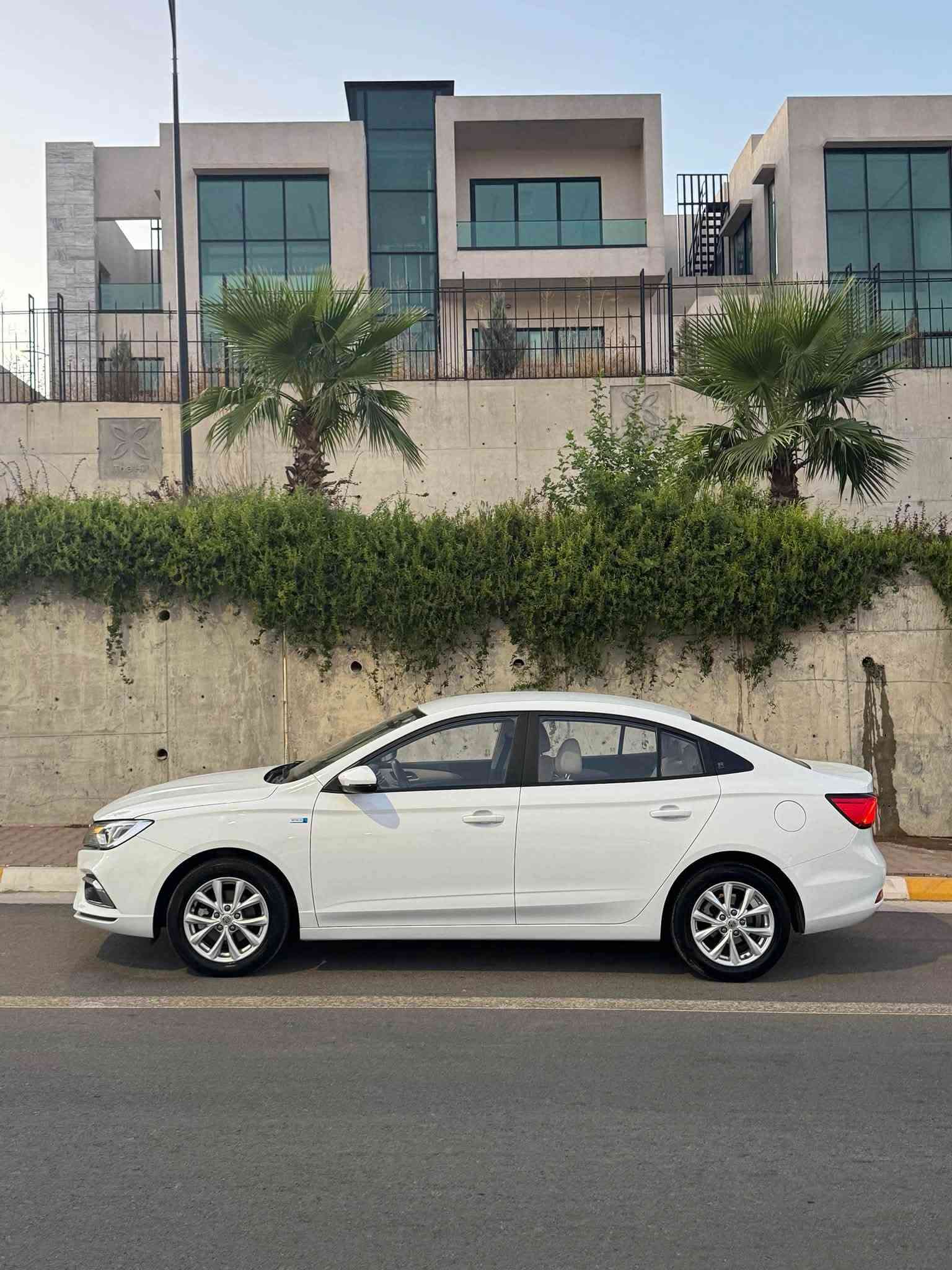 ✨ MG 5 STANDARD PLUS 2024 ✨

🚘 ئێم جی فایڤ ستاندارد پڵاس ٢٠٢٤ — زەمانی شەریکە

ماشاءالله،نموونەی هەیکەل و جوانییە،
هەموو سێرڤسەکانی لەلایەن شەریکەوە ئەنجامدراوە، وردەی نییە و  زۆر جوان و پاک ڕاگیراوە.

🔹 مواسەفاتی Standard Plus:
• شاشە
• کامێرا
• حاسەی دواوە
• دەبڵ گێڕ (عادی و ئۆتۆماتیک)
• گێڕی قورس
• IOS CarPlay
• Android CarPlay
• و زۆر مواسەفاتی تر…..
• کامل سێرڤس کراوە
• ڕۆنی مەکینە تازەیە
• چوار تایەی تازەی لە ژێرایە
• گێڕ و مەکینە، تەبرید و کارەبایات بە شەرت

📍 ڕەقەم: سلێمانیە
   تەحویل غرامە بە شەرت

📞 بۆ زانیاری زیاتر و بینینی سەیارەکە:
***********
***********

