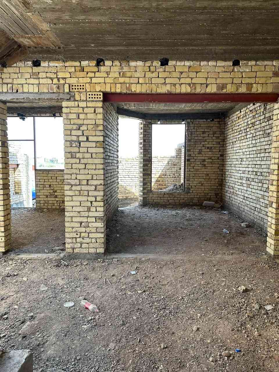 📍 العنوان: أم الخيل - الحي الثقافي - نهاية شارع المسبح.
    طابو زراعي سند 25 تحويل باسم المشتري مباشرتا
📐 المساحة: 130 متر مربع.
📏 الواجهة: 8.5 متر | النزال: 16 متر.
🛣️ عرض الشارع: 10 متر (شارع خدمي واسع ومريح).
🧱 نوع البناء: بناء حديث ومميز باستخدام طابوق جمهوري.
📌 للاستفسار ومزيد من التفاصيل، يرجى الاتصال على الأرقام التالية:
 📞 ⁠***********⁠
 📞 ⁠***********⁠
أو يمكنك مراسلتنا مباشرة عبر بريد الصفحة 📥
