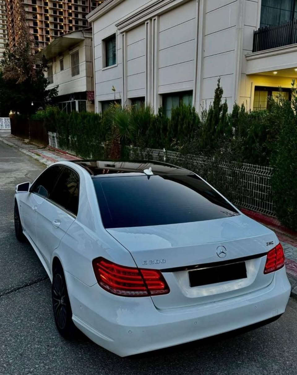 Mercedes benz E200
٢٠١٤ سفرى شه ريكه هه ولير 
٣ بستى بوياخه 
له سه ر ساخه 
***********
ره قه م هه ولير به ناوى خومه دعامى بو دعامى بشرت 
٩٠ميل روشتووه أربيل, العراق
