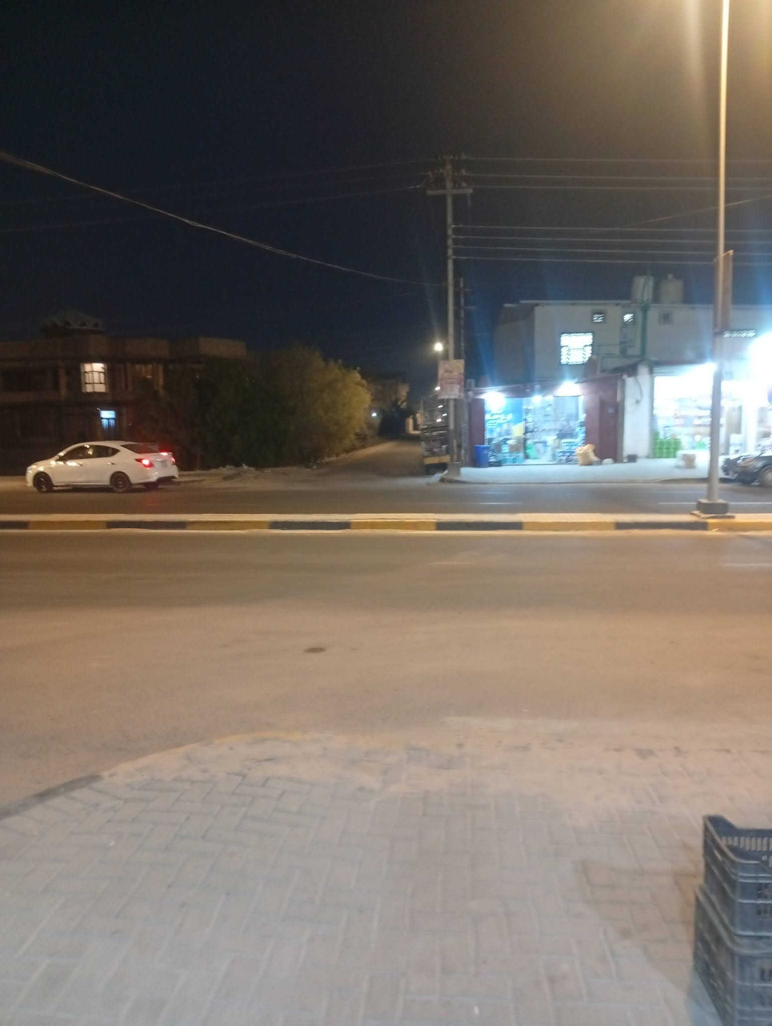 للبيع اسواق ام البنين ركن مكان العوجه مقابل شارع ابو صلاح سعر 12 وبي مجال ***********
