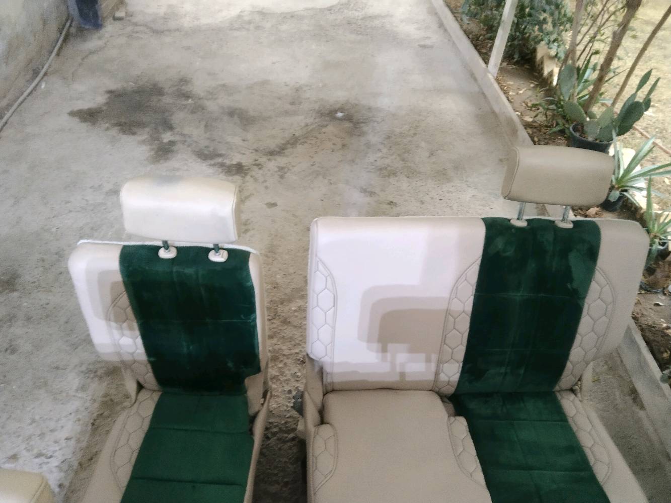 السلام عليكم كشن ارمادا كامل سعر 300 الف بيها مجال
الكشنات لأرمادا أي موديل بالضبط؟ تركب على شكد سنة وشكد مقاعدها؟: 
2009
الحالة شلون؟ بيها تمزق، تشققات، حفر، كسر بالهياكل، أو تحتاج تنظيف/تنجيد؟: 
لا
المكان وين متوفر؟ وإذا المشتري من محافظة ثانية أكو توصيل لو شحن؟: 
بغداد الري 
العدة كاملة شنو تشمل بالضبط: الأماميات، الخلفيات، السقف/الوسط، والسكة/القطعات والراسّات كلها موجودة؟: 
الكشنات رقم ***********
