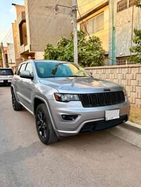 جيب كراند شيروكي 2020 امريكي بلاك توب رقم بغداد ماشية 68 الف كيلو متر ...