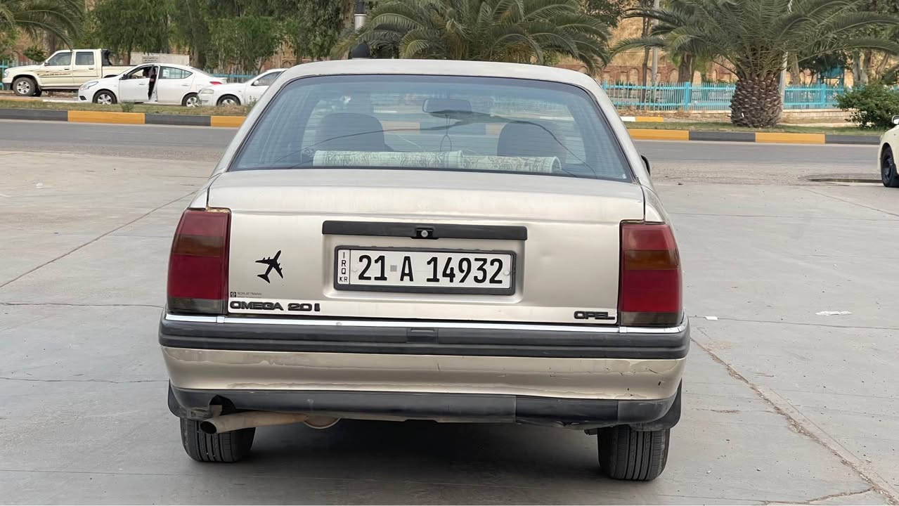 أوبل أوميغَا • ١٩٩١ • كالار