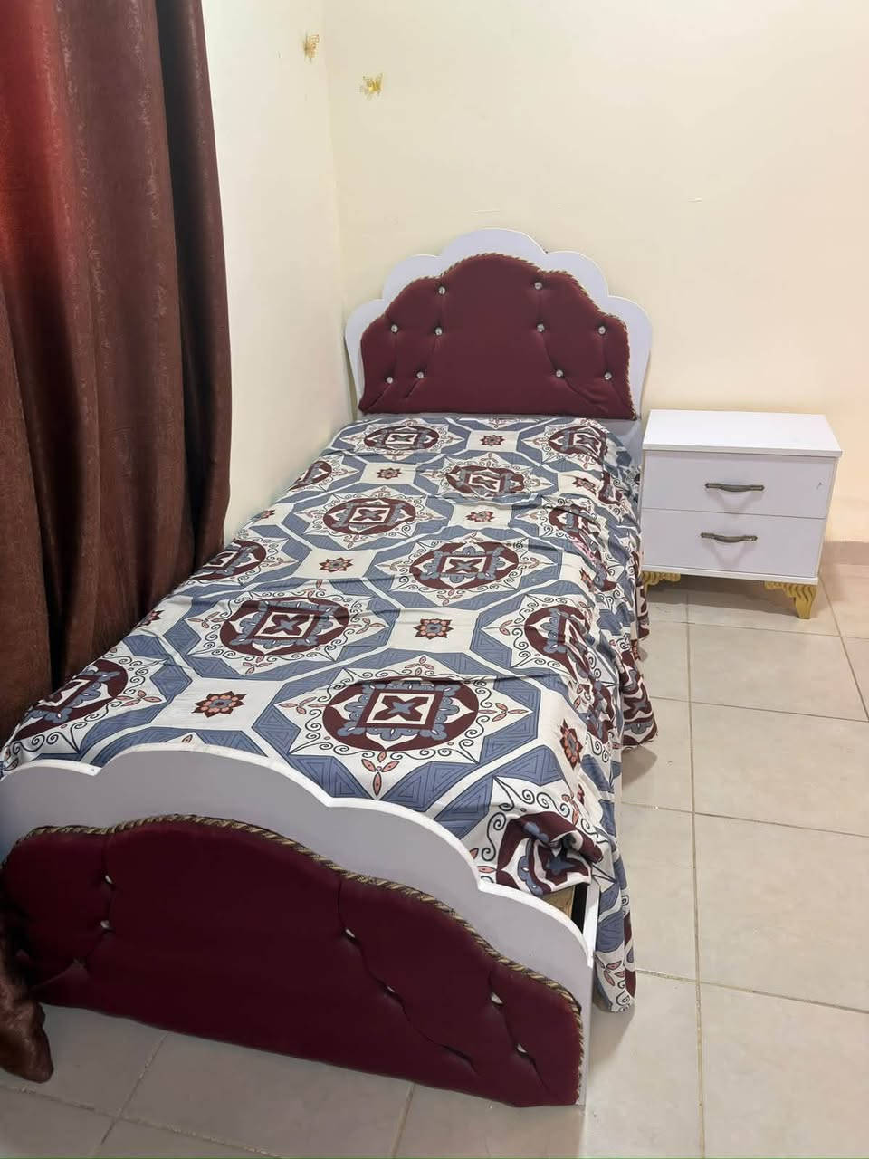 غرفه نوم كنتور ثلاثه ابواب نفر واحد للبيع التواصل عله الرقم استخدام قليل ***********
