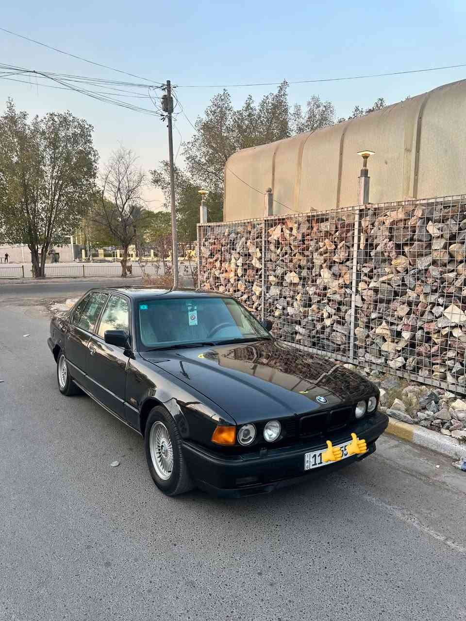 السلام عليكم بي ام740 للبيع 8 سلندر موديل 92 رقم بغداد دولي بأسمي كفاله من الضربه بجم عريض حساسات خلفيه صندوق كهرباء شفط كشنات جلد كهرباء دبل ايرباك دبل جكمجه  تبريد ثلج السياره جاهزه من كلشي السعر 58 وبيهة مجال العنوان بغداد السيديه رقم ***********
