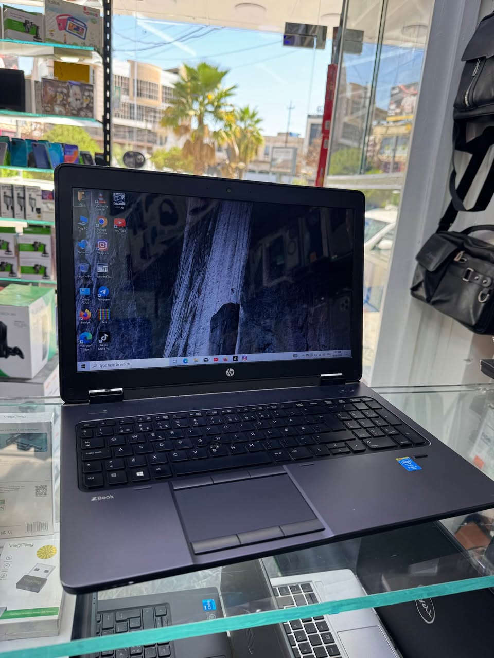 لابتوب وورك ستيشن HP ZBOOK 

CORE I 7 MQ 
RAM 8 GB قابل للتطوير 
كرت شاشه خارجي NVIDIA QUADRO 2 GB ✅
Hard مساحة تخزين كبيرة بحجم 320 كيكا 
شاشه كبيرة بحجم 15.6 
بطارية جديدة تدوم اكثر من ساعتين 

مع الشاحنه الاصلية ✅

موصل الزهور 
*********** أربيل, العراق
