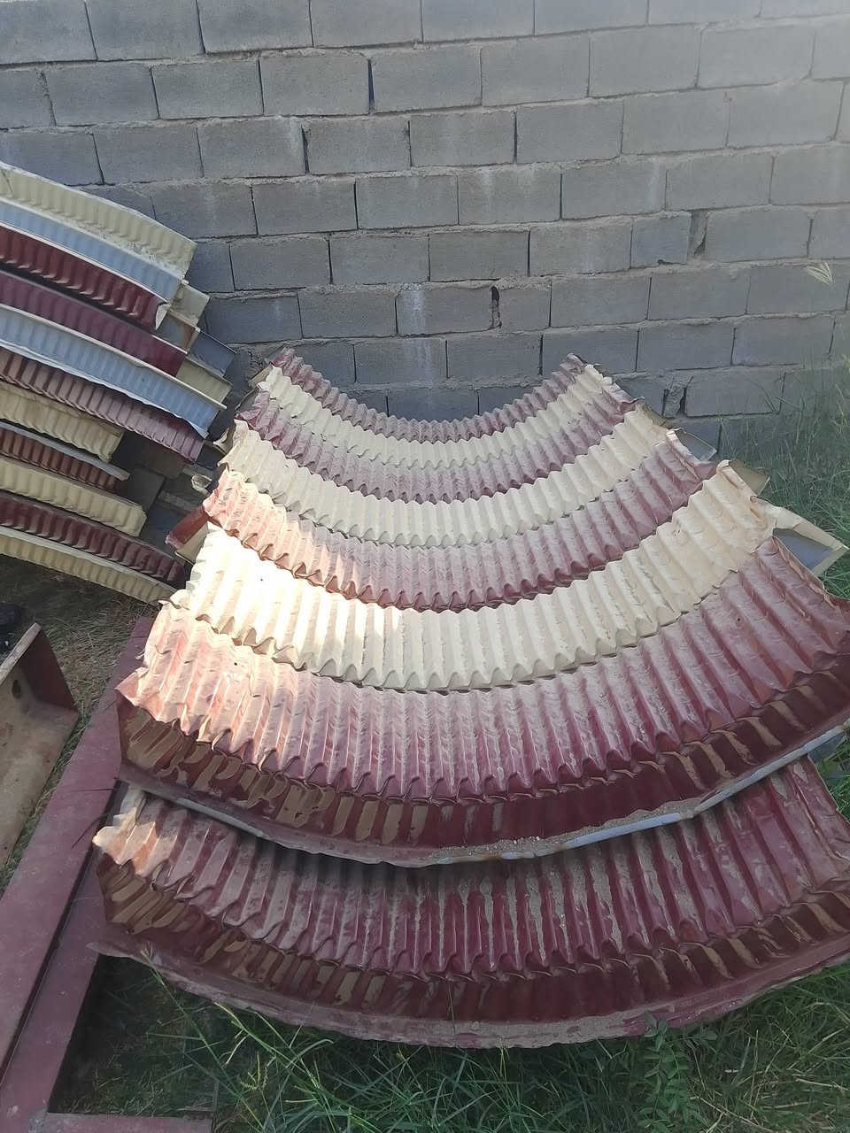اللبيع سقيفه كيسبان طوله 7 متر وعرض 3.5 وخدميه عرض 1 متر وطوال 7 سقيفه كامله مع سواقي مكانه ديالى الخالص سعره 650  هاتف ***********
