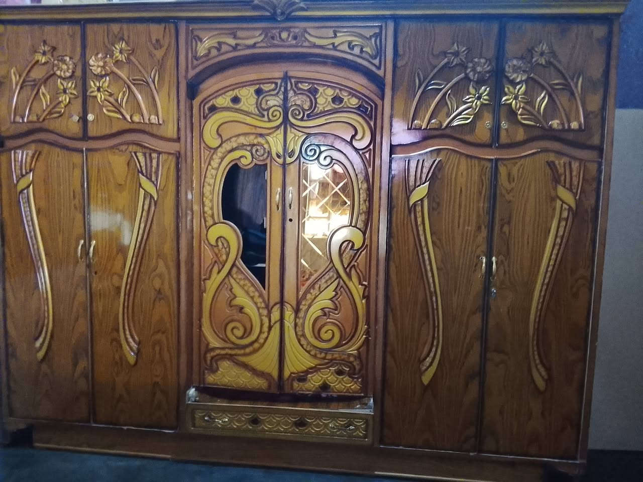 متاح غرفه مال اخشاب نظافه خير من الله مكاني كرابله مركز الشرطه اللي على شارع البر*********** اللي حاب يتواصل ويانا يدخل واتساب
