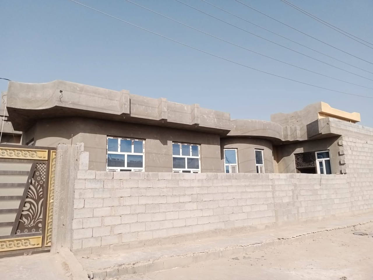 السلام عليكم
بيت للبيع في عامريه الصمود مساحه البيت ٢٥٠م ومساحه البناء ١٤٥م جنس الارض طابو صرف والقطعه ركن. ويتكون البيت من
غرفه واحده ٤×٥
ومطبخ حار بارد
وصاله
وصحيات
وديوانيه
ومناور
علما ان البيت مسحوب عليه قرض عن طريق مصرف عقار
سعر البيت ٤٥ مليون وبي مجال
وللاستفسار أكثر الاتصال على الرقم
***********
