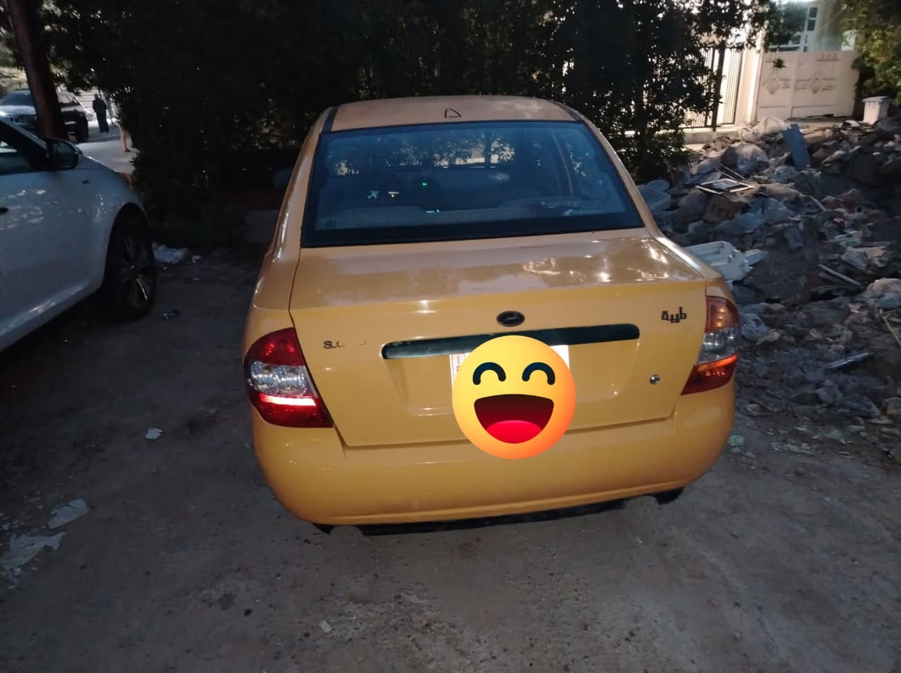 سلام عليكم طيبة موديل ١٥ سيارة حلوة كاعدة مال جنان سيارة ما مشتغلة تكسي كير مكينة باتر حدادية جددد 
بيهة طخة بجانلغ الخلفي مرشوشة طخة بسيطة حيل وسيارة احلة من صور رقم بغداد مكلف بنشر *********** مكان بغداد اسكان السعر ٣٦ وبيهة مجال قليل حك الجية
