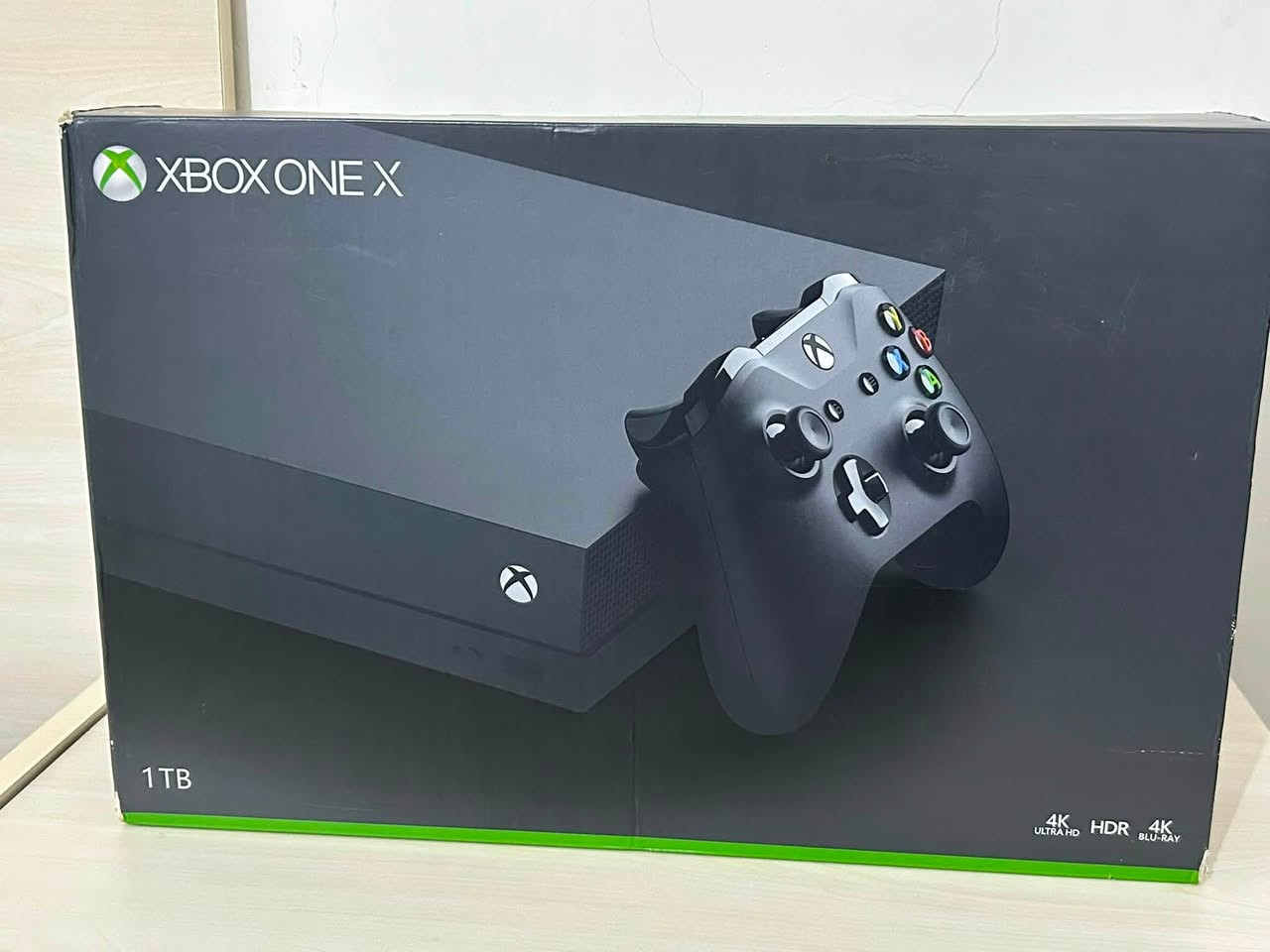 السلام عليكم شباب
متوفر جهاز xbox one x للبيع الجهاز مثل ماتشوفون نضافه فول وكامل ملحقاته الاصلية وكارتونه وياه الجهاز لا مفتوح ولا مبدل بيه شي على وضع الشركة الجهاز 

سعر الجهاز 220 وبيه مجال مكاني ناصرية متوفر عندي توصيل داخل الناصرية فقط 

تواصل واتساب على الرقم ***********
