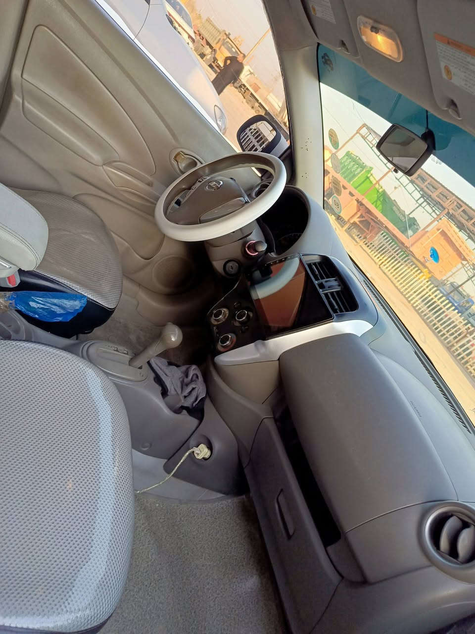 سلام عليكم 
نيسان صني هندي للبيع مديل 2020 مكفوله من الصبغ بيها بارد قليل كير ومكينه وتبريد وحداديه مكفولات مكانها نجف ب95 وبيها مجال ***********
