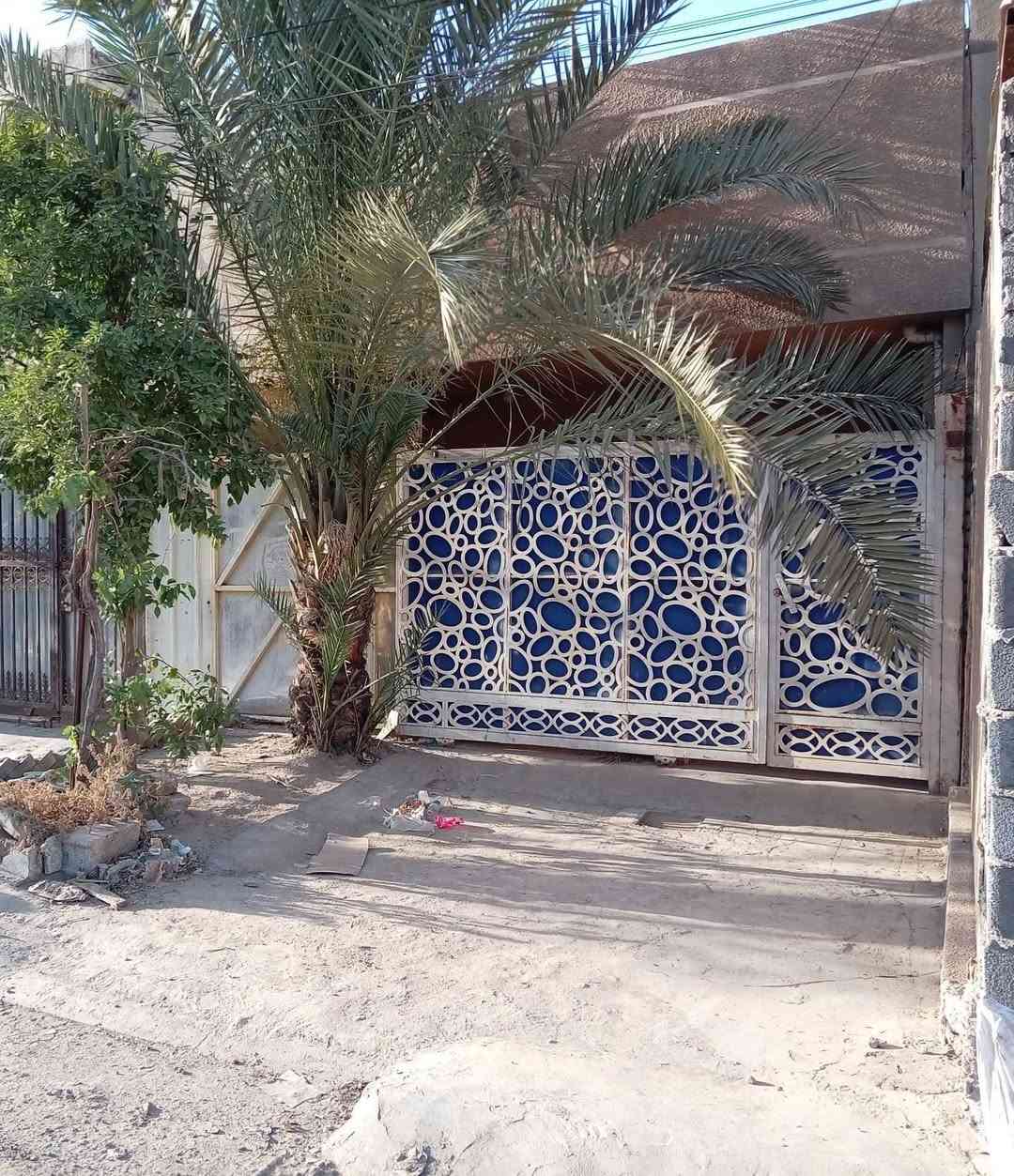 الدار للبيع
موقعه📍 : العبيدي قرب مدرسة العابد

مساحته🔲 : 62.5m , واجهه 5m , نزال 12.5m

نوع العقار🧾 : طابو ملك صرف ✅

حالته⚛️ : جاهز للسكن و يحتوي على حديقة و ضل امام البيت 🌿

مميزاته🌐 : على شارع عريض رئيسي 

للأستفسار📞 : ***********
