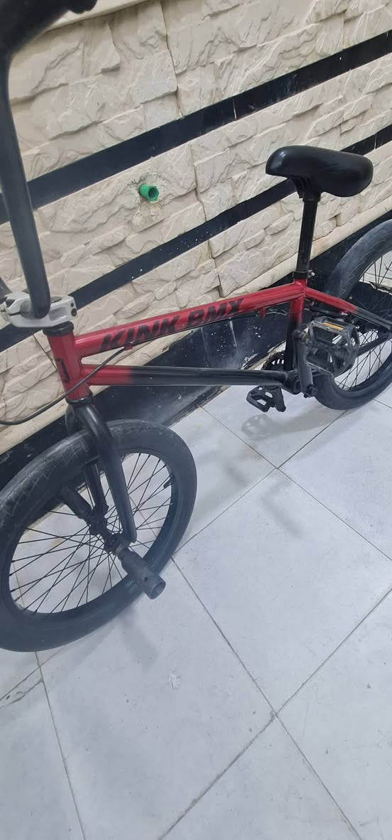 السلام عليكم بايسكل BMXلونين للبيع السعر 180 وبي مجال *********** متواجد خاص وواتساب
