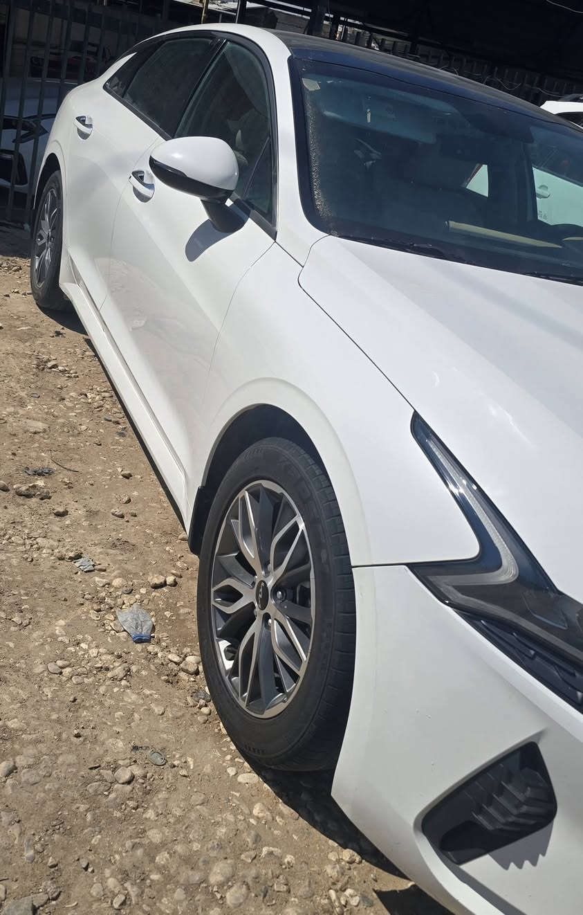 السلام عليكم
للبيع كي فايف خليجي

موديل ٢٠٢٢ كفاله

فول مواصفات 1\1 

محرك 2000 دوش
ماشيه 62
 قمارةبانوراما

تشغيل بصمة

كشن كهربائي جلد

تشغيل عن بعد

 سايد بريك بصمه

شاشه كار بلي 

جنطه ذكيه

تخم تاير جديد

اشارة ترحيب

كشنات تدفئه

رقم اربيل

تحويل او وكالة

مكان السيارة الديوانيه

للاتصال ***********
