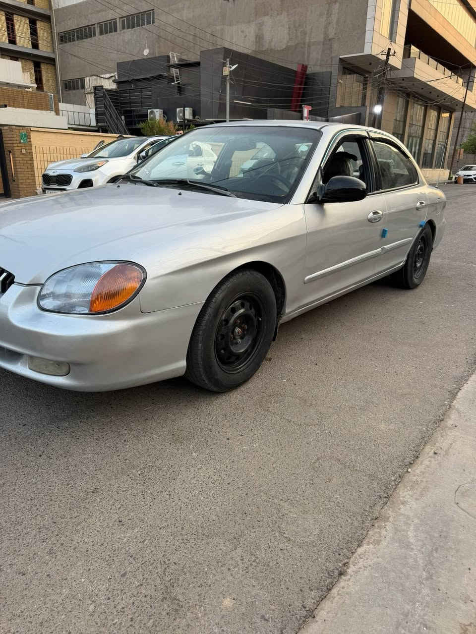 للبيع سوناتا موديل 2001،،،صبغ عام. تبريد ثلج. كير اوتو. محرك اربعه سلندر. سياره كلش نظيفه. داخل نضيف رقم بغداد سبب البيع عندي بناء سعر 55 بيها مجال مكاني بغداد كراده رقمي ***********
