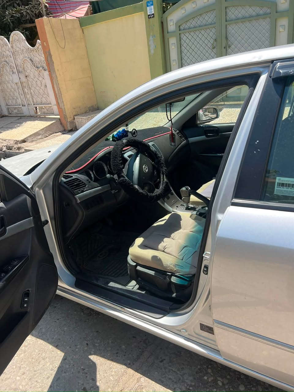السلام عليكم
سوناتا وارد كوري ٢٠٠٩  داخل اسود سنويه باسمي رقم اربيل هزه جديده محرك ٢٠٠٠   اربعه سلندر  
ضررها بوند  صبغ فقط و دوسه باب الخلفي  بدون دواخل 

سعر ٩٥ بيها مجال شي بسيط. 
رقم الموبايل ***********
عنوان موصل ايسر
