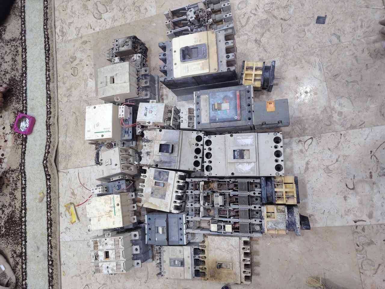 سلام عليكم قواطع كهرباء للبيع مكان كربلاء واي استفسار اتصل ***********
