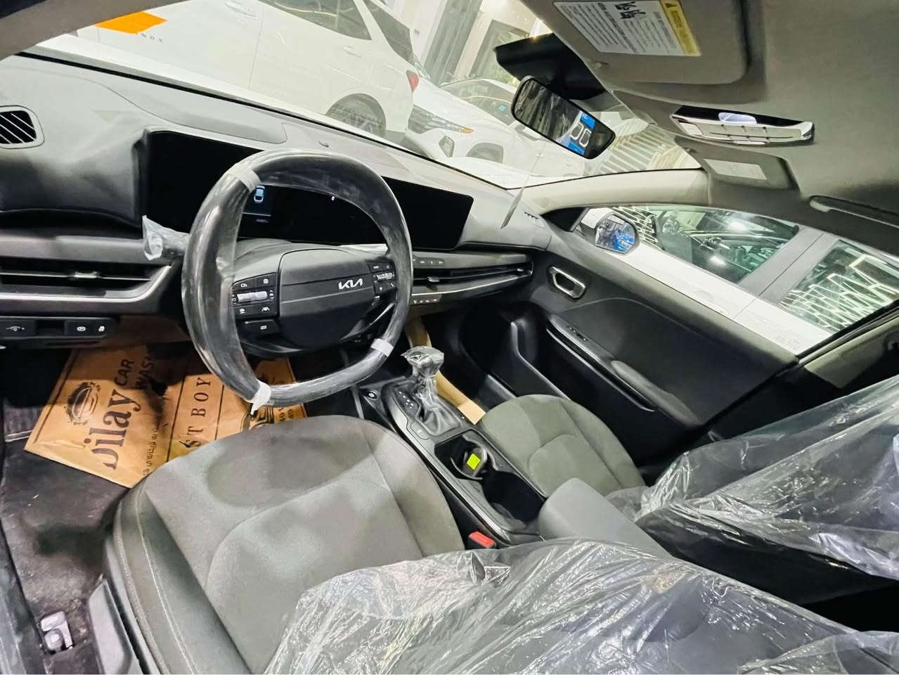 سلام عليكم 
سيارا Kia K4 موديل 2025 وارد امريكي 
سيارا بيها جاملغ خلفي صبغ فقط بي دون دواخل بي دون ارباك 
مواصفات LXمعرفه 
ره قم تلفون 📞 
***********واتساب فايبر 
*********** أربيل, العراق
