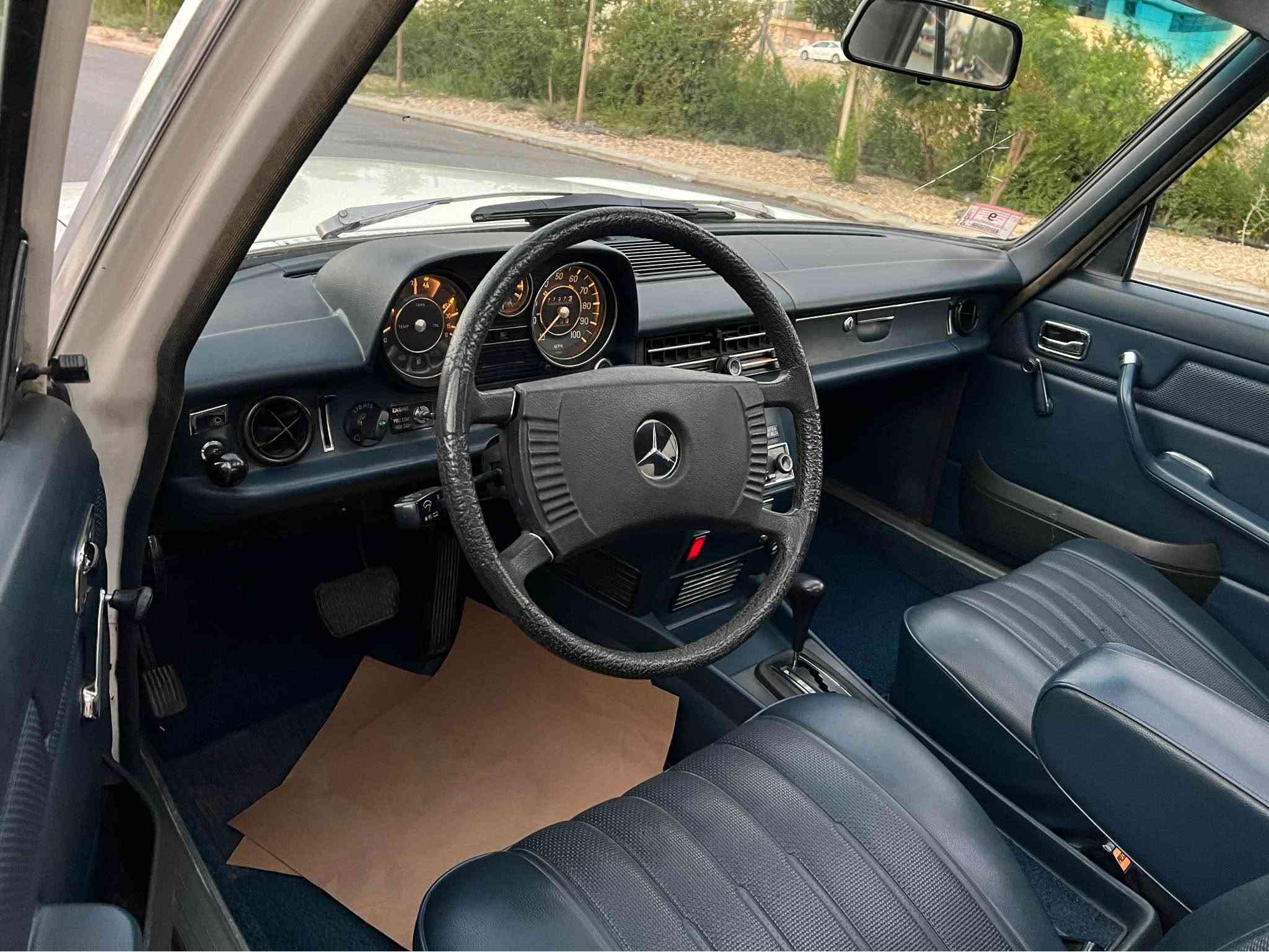 Mercedes Benz E240 D DIESEL 1974

موديل ١٩٧٤ مواصفات امريكي فول مواصفات 
دخول جديد تبريد سلايد قفل مركزي ستيرن پاور 
كشن جلد داخل نيلي 

ديزل محرك گير كل عل بيلاد برغي مامفتوح 
داخل و خارج سيارة كل عل بيلاد 

ماشي ٧٧٠٠٠كم 

مكان سيارة اربيل معرض هاشم للسيارات 

***********
*********** أربيل, العراق

