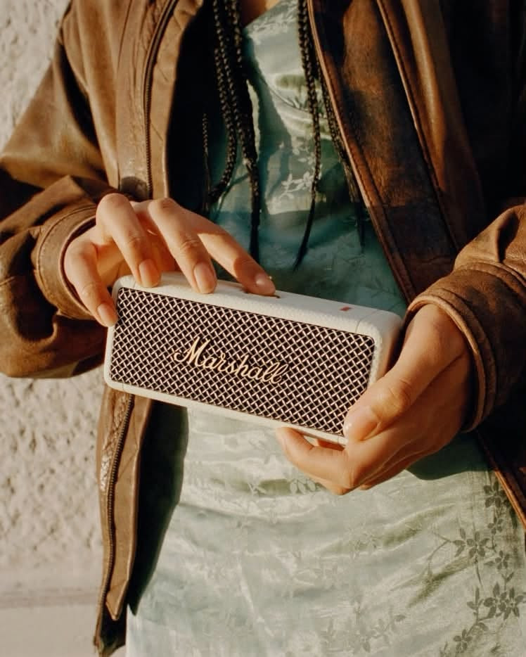 📢 للبيع: مكبر صوت Marshall Emberton🎧

اللون: أبيض (Cream)

صوت Marshall الأيقوني بتقنية True Stereophonic (صوت محيطي 360 درجة).

• بطارية تدوم 20+ ساعة

🚚متوفر توصيل لكافة محافظات العراق🇮🇶
📥للطلب او الاستفسار مراسلة الصفحة خاص او 
واتساب/ ‭***********‬
