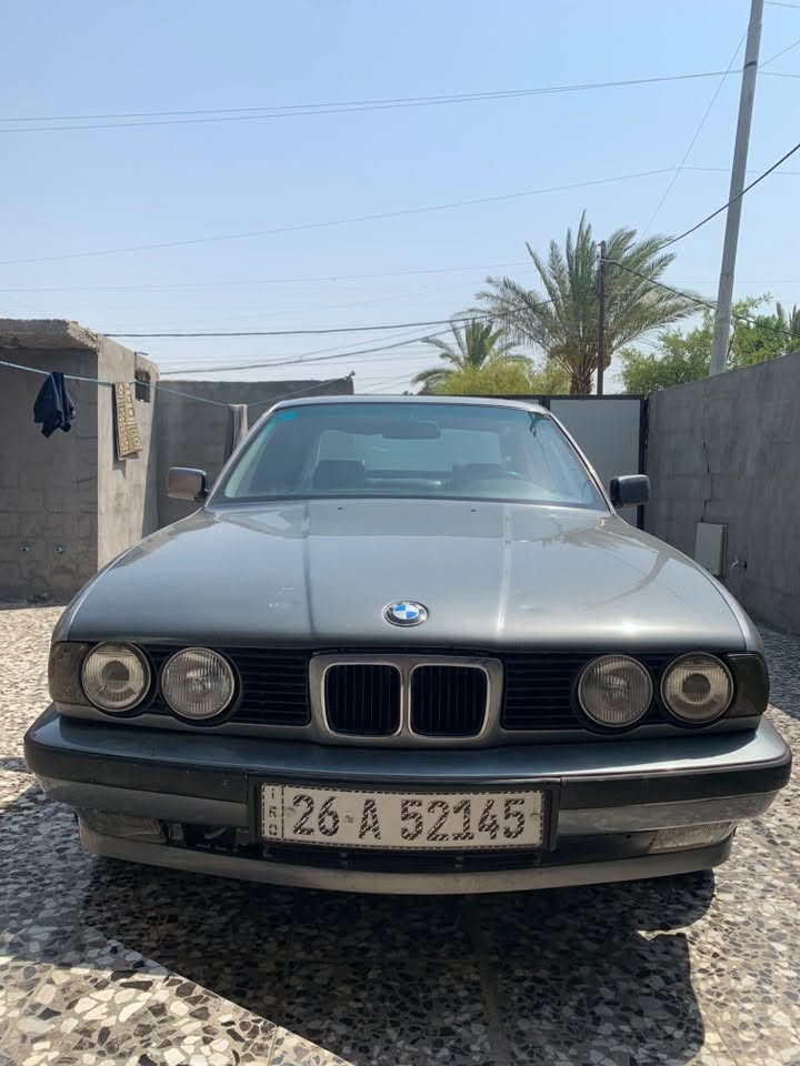 بي ام دبليو 530 موديل 94 محرك 8سلندر
حجم المحرك 3000 
تخم تاير جديد
كير ومحرك بحالة جيدة
اكسل 23 خفيف رون ناصي 
رقمها صلاح الدين باسمي
داخل جلد اسود نظيف فتحت سقف
السعر 53 وبيها مجال 
***********
