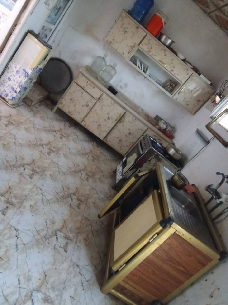 بيت 50متر واجهيه 5 ونزال 10سعر 7مستعجل والله عندي ضرف مرقم لتطويب سند 25 شارع مطار قديم اسواق الامير شارع الامام الحجه 4بيت عن شارع بلفرع واتساب ***********
