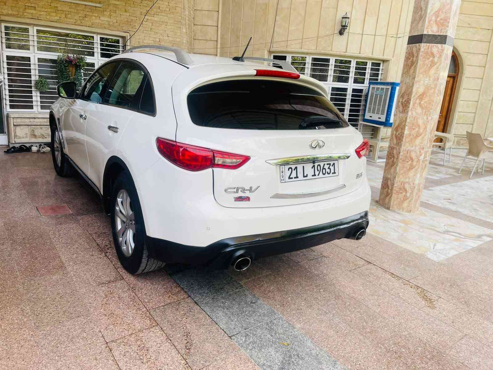 السلام عليكم عندي انفنتي 2011 fx امريكي لون صدفي مكفول من الصبغ ماعدا طخه بسيطه على كد شبر بالجاملغ الامامي والدعاميه صبغ محرك جديد شادلها مال حاويه تبريد ثلج بتاري جديد صدر جيد السيارة حلوه ومتعبك اتريد تحويل او وكالة اريدها 11500 وبيها مجال بسيط للستفسار *********** طبعا كلشي اكو بالسوك الجديد يفرق عن يرادله مصرف بغداد, العراق

